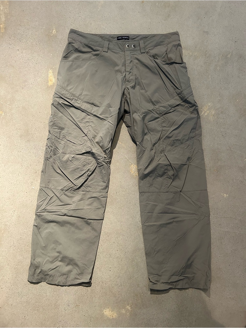 Arc'teryx Men's Olive Cargo Pants - Lightweight Tactical Style
